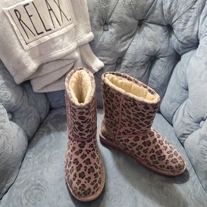 Bearpaw *RARE* Pink Leopard Print Boots